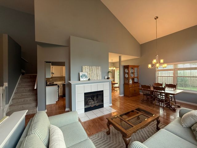 33 S Barton Trail, Batavia, IL 60510