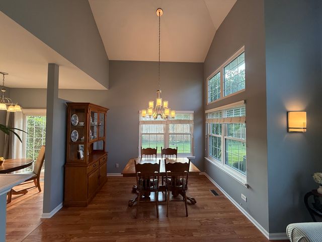 33 S Barton Trail, Batavia, IL 60510