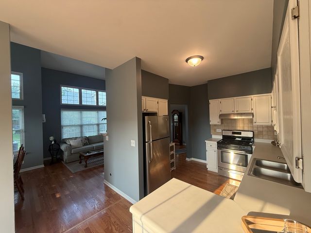33 S Barton Trail, Batavia, IL 60510