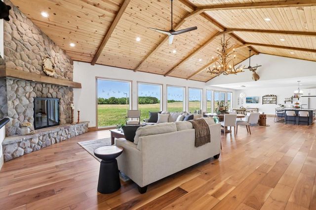 W9650 Rucks Road, Cambridge, WI 53523