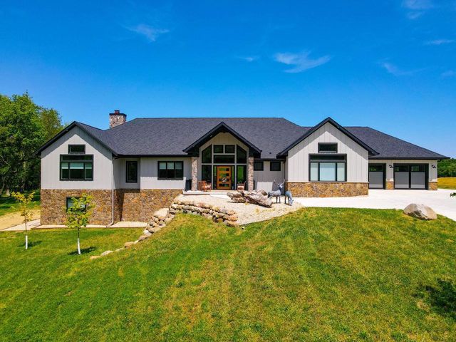 W9650 Rucks Road, Cambridge, WI 53523