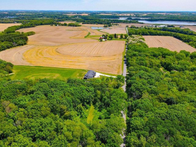 W9650 Rucks Road, Cambridge, WI 53523