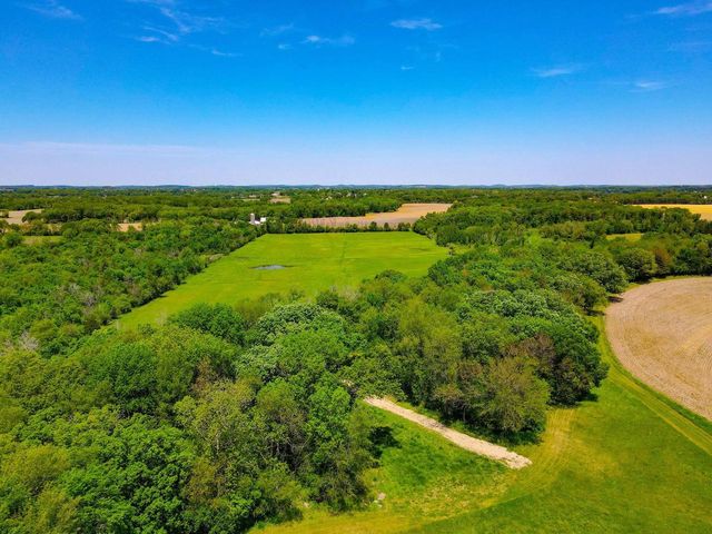 W9650 Rucks Road, Cambridge, WI 53523