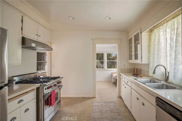 3746 Ocean View Avenue, Los Angeles, CA 90066