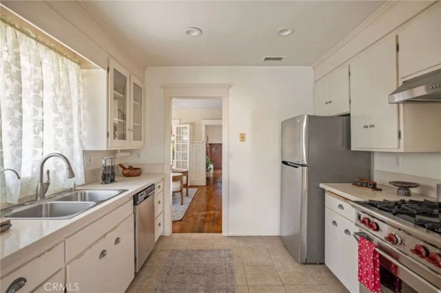 3746 Ocean View Avenue, Los Angeles, CA 90066