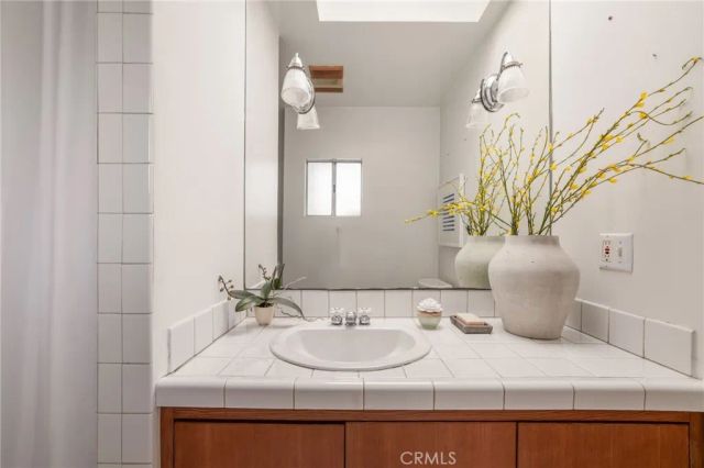 3746 Ocean View Avenue, Los Angeles, CA 90066