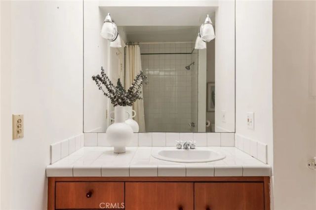 3746 Ocean View Avenue, Los Angeles, CA 90066