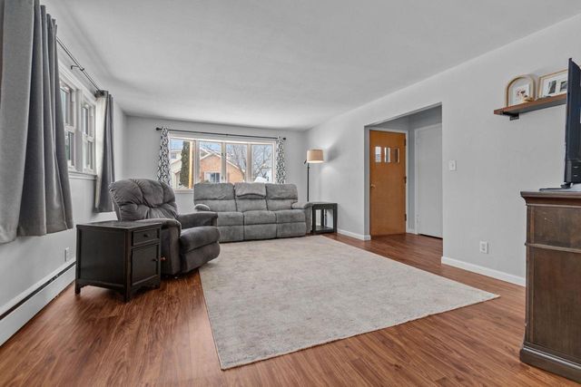 719 W 8TH AVENUE, Oshkosh, WI 54902