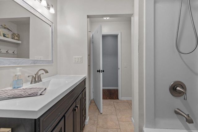 719 W 8TH AVENUE, Oshkosh, WI 54902