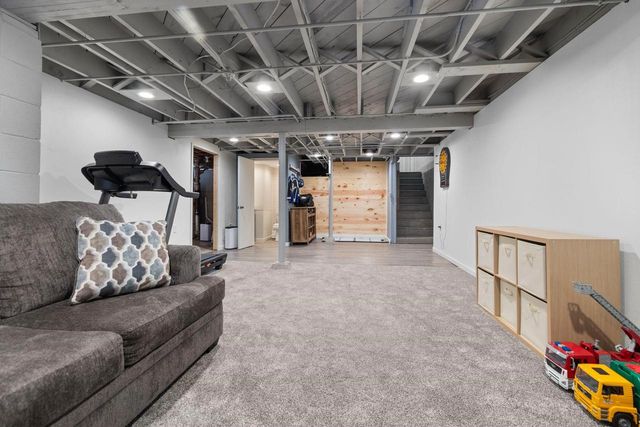 719 W 8TH AVENUE, Oshkosh, WI 54902