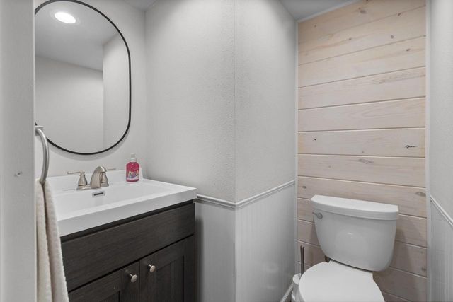 719 W 8TH AVENUE, Oshkosh, WI 54902