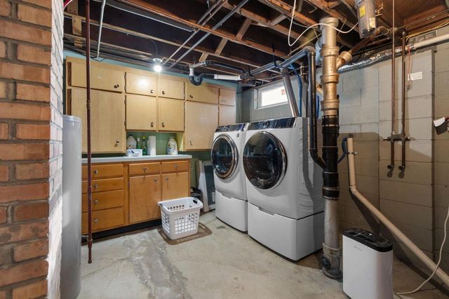 719 W 8TH AVENUE, Oshkosh, WI 54902