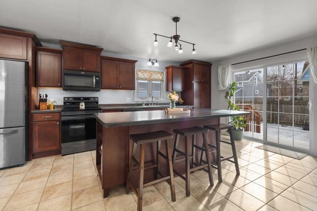 719 W 8TH AVENUE, Oshkosh, WI 54902