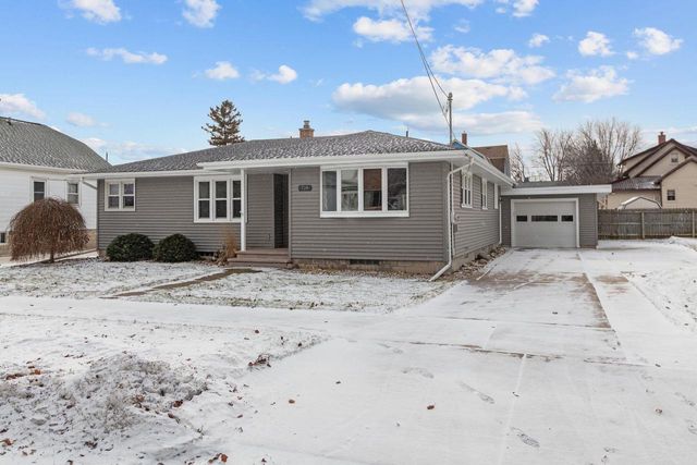 719 W 8TH AVENUE, Oshkosh, WI 54902