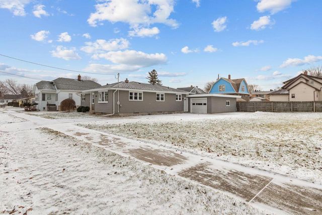 719 W 8TH AVENUE, Oshkosh, WI 54902