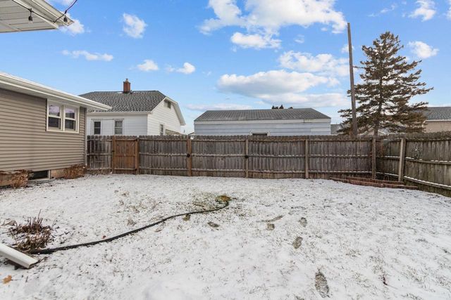 719 W 8TH AVENUE, Oshkosh, WI 54902