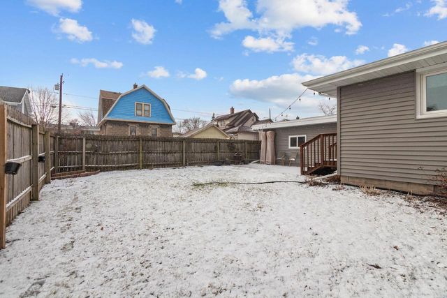 719 W 8TH AVENUE, Oshkosh, WI 54902