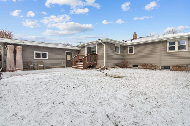 719 W 8TH AVENUE, Oshkosh, WI 54902