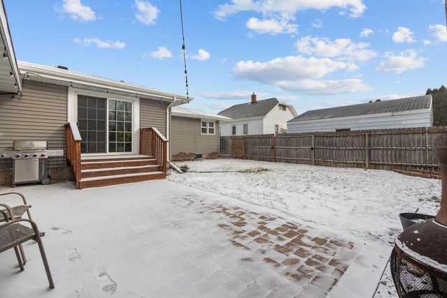 719 W 8TH AVENUE, Oshkosh, WI 54902