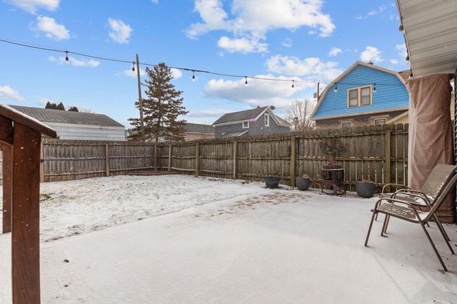 719 W 8TH AVENUE, Oshkosh, WI 54902