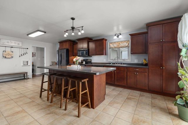 719 W 8TH AVENUE, Oshkosh, WI 54902