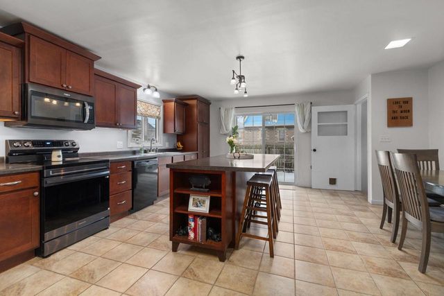 719 W 8TH AVENUE, Oshkosh, WI 54902