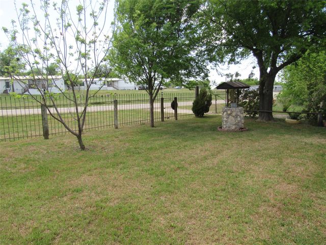 8927 Cartwright Drive, Cresson, TX 76035