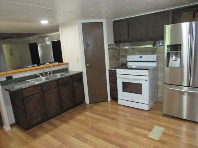 8927 Cartwright Drive, Cresson, TX 76035