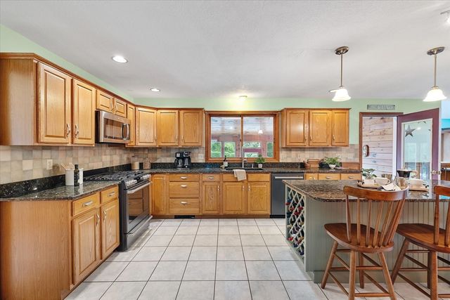 12 Rice Rd, Auburn, MA 01501