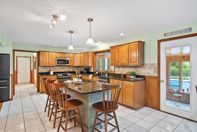 12 Rice Rd, Auburn, MA 01501