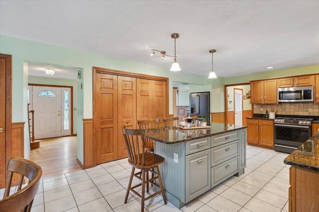 12 Rice Rd, Auburn, MA 01501