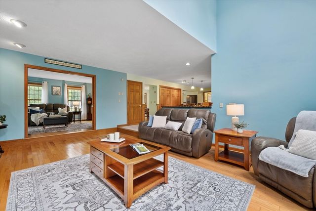 12 Rice Rd, Auburn, MA 01501