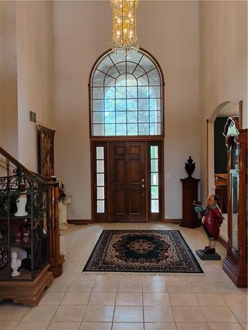 724 VILLAGE Drive, Girard, KS 66743