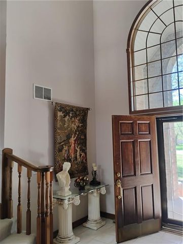 724 VILLAGE Drive, Girard, KS 66743