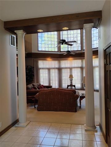 724 VILLAGE Drive, Girard, KS 66743