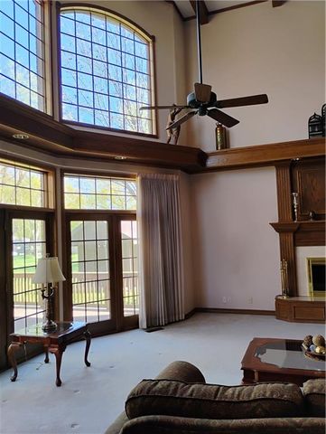 724 VILLAGE Drive, Girard, KS 66743