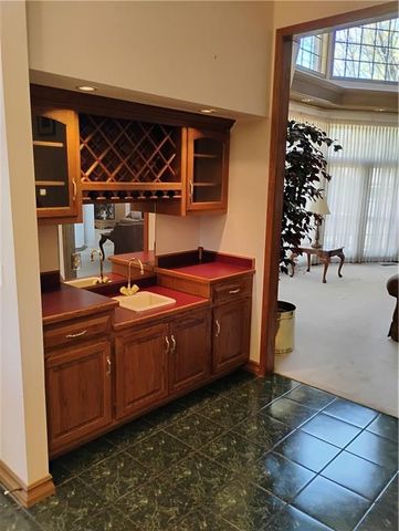 724 VILLAGE Drive, Girard, KS 66743