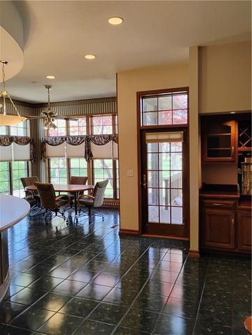 724 VILLAGE Drive, Girard, KS 66743