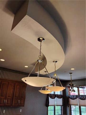 724 VILLAGE Drive, Girard, KS 66743