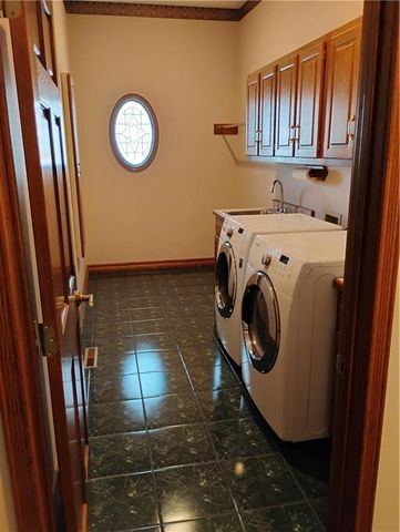 724 VILLAGE Drive, Girard, KS 66743