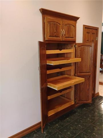 724 VILLAGE Drive, Girard, KS 66743