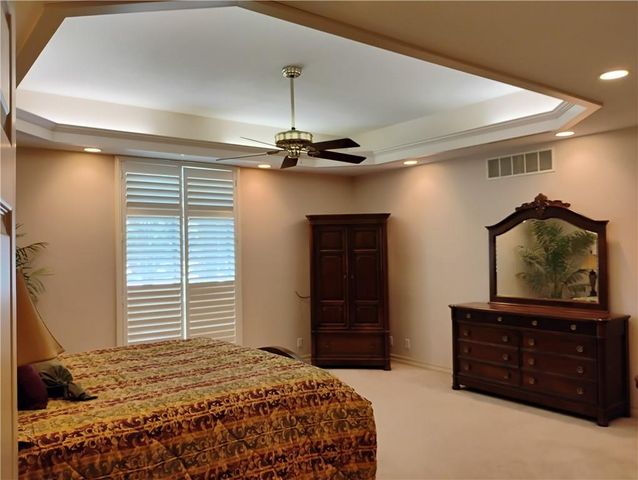 724 VILLAGE Drive, Girard, KS 66743