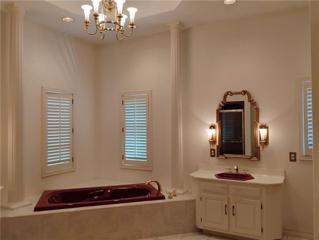 724 VILLAGE Drive, Girard, KS 66743