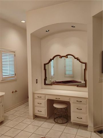 724 VILLAGE Drive, Girard, KS 66743