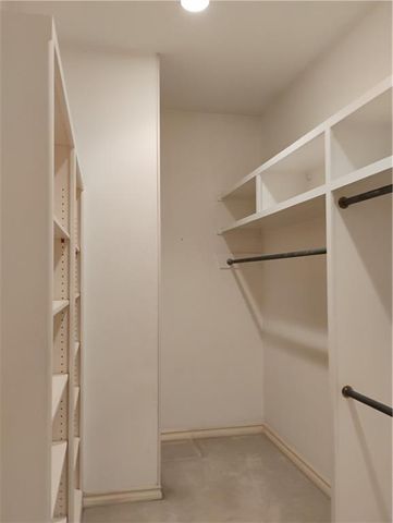 724 VILLAGE Drive, Girard, KS 66743