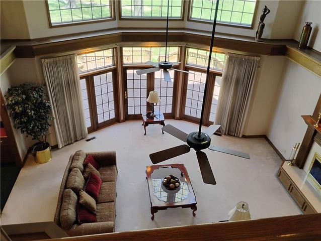 724 VILLAGE Drive, Girard, KS 66743