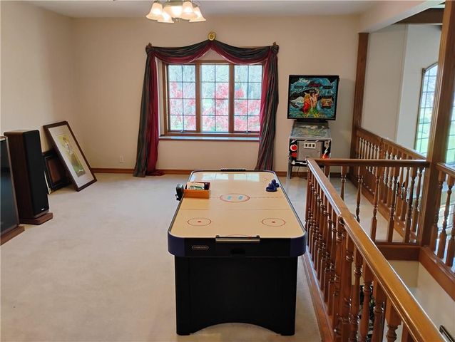 724 VILLAGE Drive, Girard, KS 66743