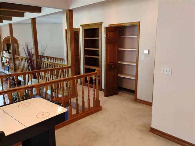 724 VILLAGE Drive, Girard, KS 66743