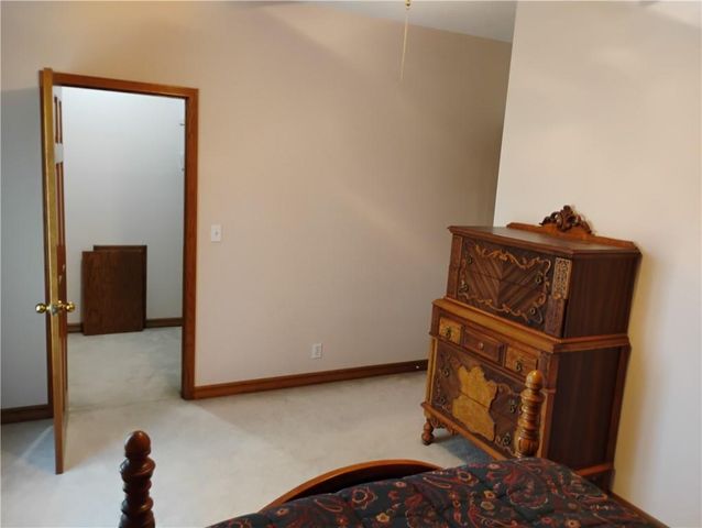 724 VILLAGE Drive, Girard, KS 66743