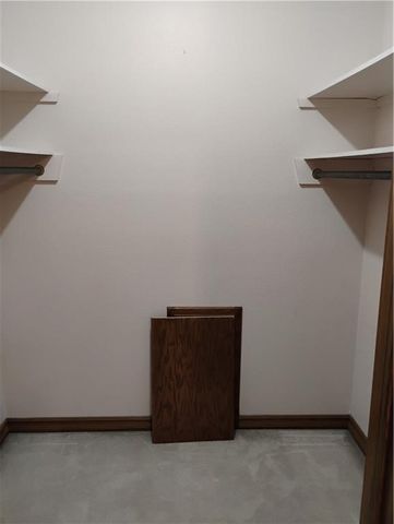 724 VILLAGE Drive, Girard, KS 66743